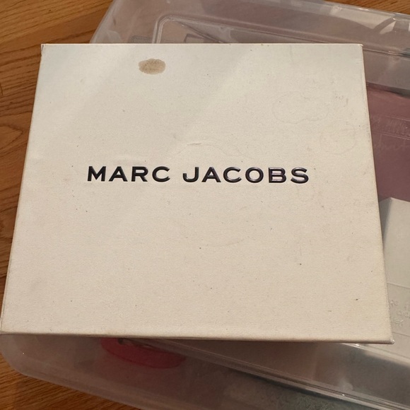 Marc Jacobs Stylish Cream and Black Crossbody Bag - Picture 11 of 14